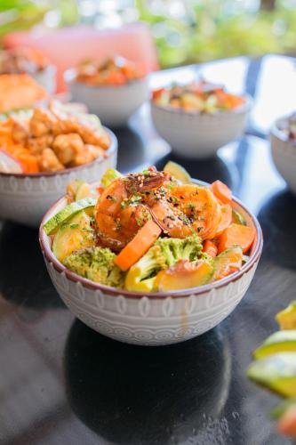 Makanan di atau berdekatan hotel