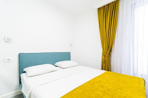 Katil atau katil-katil dalam bilik di Miramare Apartments Pržno