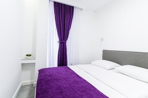 Voodi või voodid majutusasutuse Miramare Apartments Pržno toas