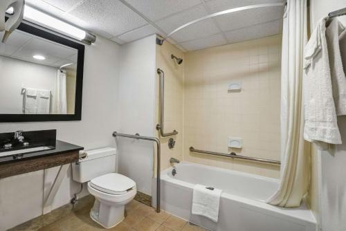 Koupelna v ubytování Motel 6-Lawrenceville, NJ