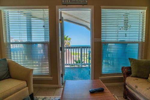 Beach Beauty - Spectacular top-floor balcony views at Seascape