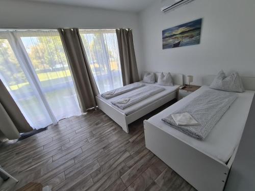 Fotografie z fotogalerie ubytování Surman Apartmanok v Siofoku