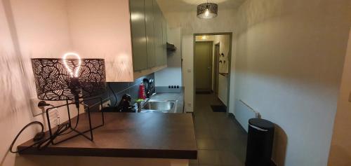 Dapur atau dapur kecil di Les balcons de Dieppe - appartement 1ER étage - certifié 3 étoiles au cœur de la rue piétonne