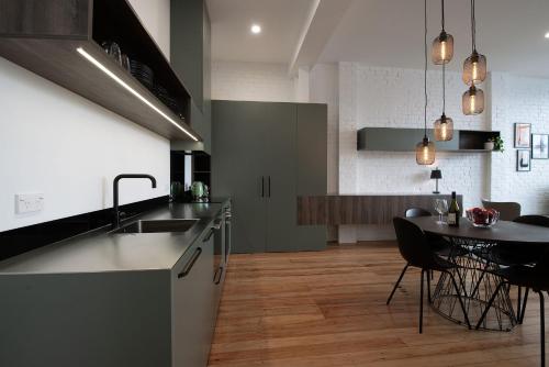 Dapur atau dapur kecil di Apartments on Moray & Bath