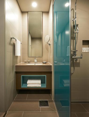 a bathroom with a sink and a mirror at Yeosu Belle Mer in Yeosu