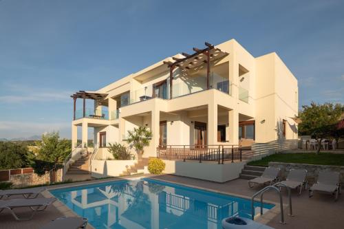 Gallery image of Family Villa Rousa in Rethymno with Pool, BBQ and Kids Area in Loutra