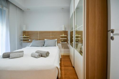เตียงในห้องที่ #SKGH Αvra & Ariadni Suites - WhiteTower CityCenter