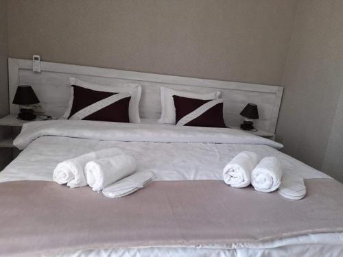 Hotel Tskhumiにあるベッド