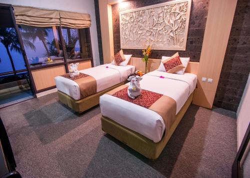 Postel nebo postele na pokoji v ubytování Nugraha Lovina Seaview Resort & Spa