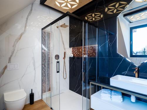 a bathroom with a shower and a sink at Aparthotel Góralski Spa 2 in Białka Tatrzanska