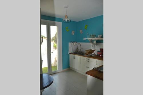 Photo de la galerie de l'établissement Appartement lumineux et calme avec terrasse, à Avignon