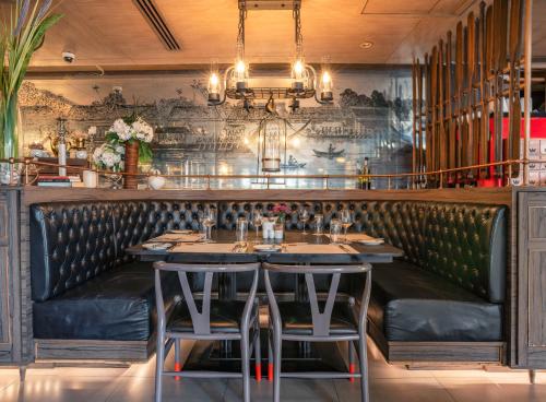 Et opholdsområde på Riva Surya Bangkok