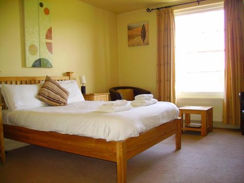 A bed or beds in a room at The Bell Inn 