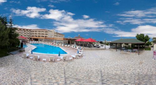 Πισίνα στο ή κοντά στο SIGNATURE GARDEN AVANOS Hotel & SPA