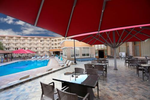Πισίνα στο ή κοντά στο SIGNATURE GARDEN AVANOS Hotel & SPA