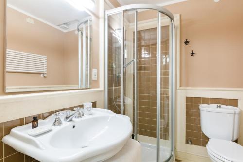 Kúpeľňa v ubytovaní I Renai - Ponte delle Grazie Modern Apartment