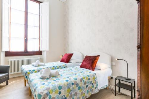 GuestHost - I Renai - Ponte delle Grazie Modern Apartment