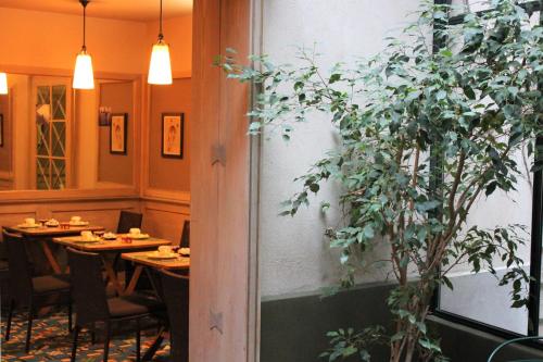 En restaurant eller et andet spisested på Hôtel Relais Monceau