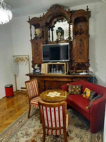 Room Mirella