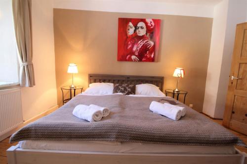 Łóżko lub łóżka w pokoju w obiekcie Apartment Glockenspiel by Apartment Managers