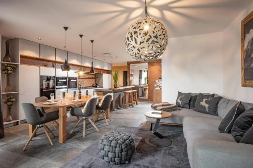Mountain Chalet Top 8 by Apartment Managers – Photos 2