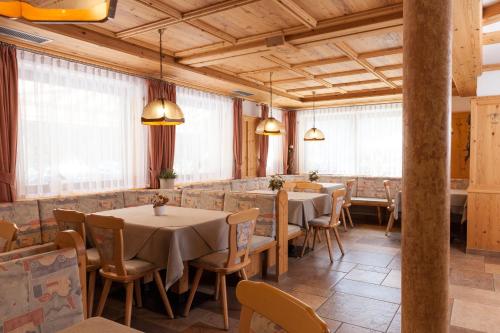 Reštaurácia alebo iné gastronomické zariadenie v ubytovaní Alpenspitz Appartements - Garni - B&B