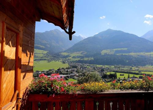 Panorama Ferienhaus Ematberg mit Bergblick und Sauna