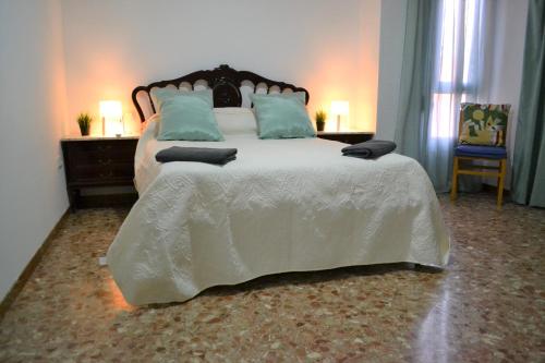 Superb 1 Bedroom Apartment with Gallery CB7EV