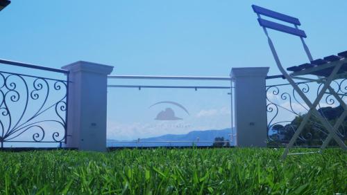 a window with a view of the mac wheel at Talìa Residence in San Giorgio