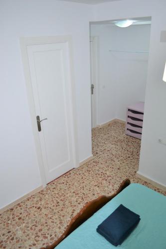 Lovely Studio Apartment with Terrace CB5EV