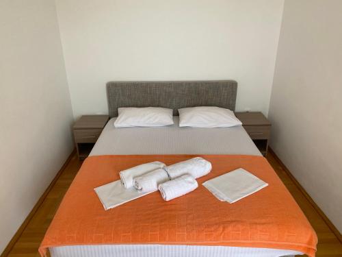 a bedroom with a bed with towels on it at Apartment Iva in Boreti