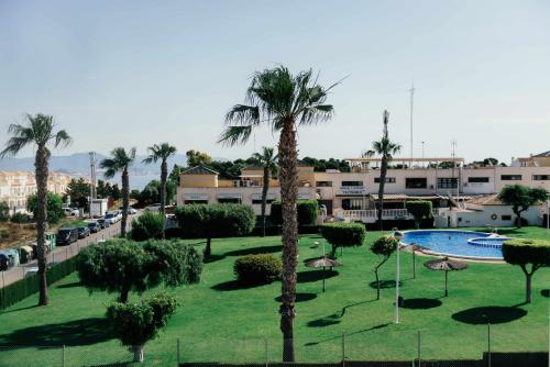 Stunning 2 bedroom apartment with Pool View