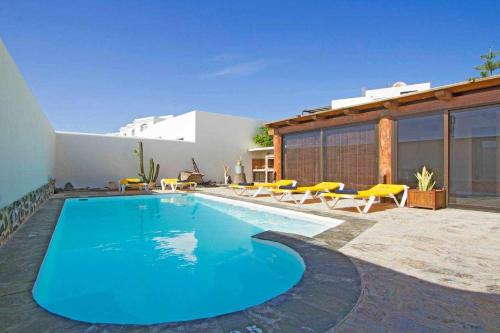 V PRINCESA. Piscina con piscina climatizada y BBQ