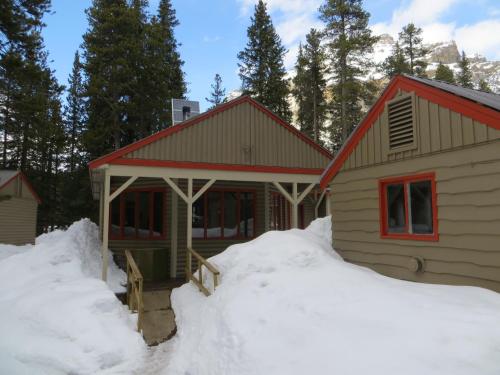 HI Mosquito Creek Hostel during the winter