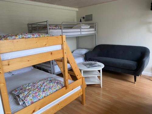 Lliteres en una habitació de Gårdshus i Borgholm, Öland