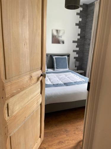 a bedroom with a bed and a cupboard with a bed at le numero 100 in Nancy