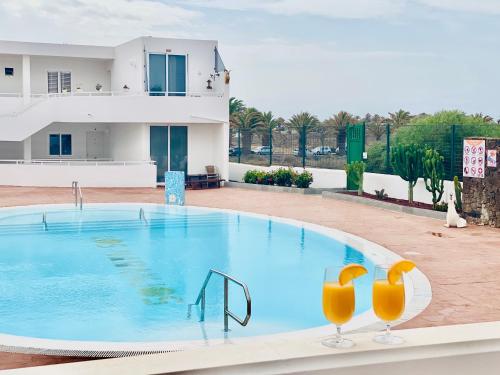 Bazén v ubytování Canaryislandshost l Sunset Lanzarote nebo v jeho okolí