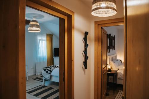 a hallway with a door leading to a bedroom at Cabana Fantanele in Ceahlău