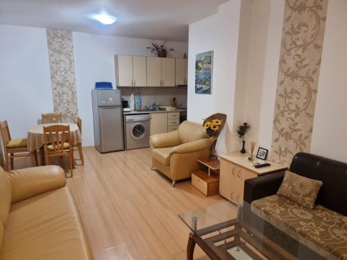 A kitchen or kitchenette at Sunny Day 6