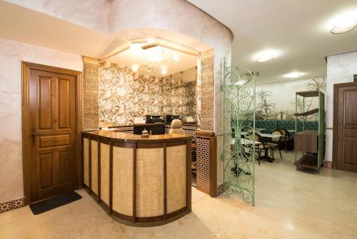 a lobby with a bar in the middle of a room at Hotel Sol in Toledo