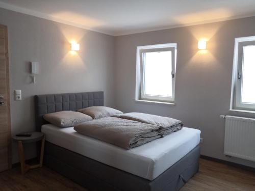 Postel nebo postele na pokoji v ubytování Motel Q - das kleine Stadthotel