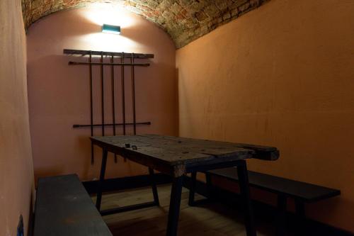 a table in the corner of a room with a light at Balhondo Open Village in Puebla de Alcocer