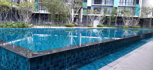 สระว่ายน้ำที่อยู่ใกล้ ๆ หรือใน CozyStay @ Core SoHo Suite KLIA