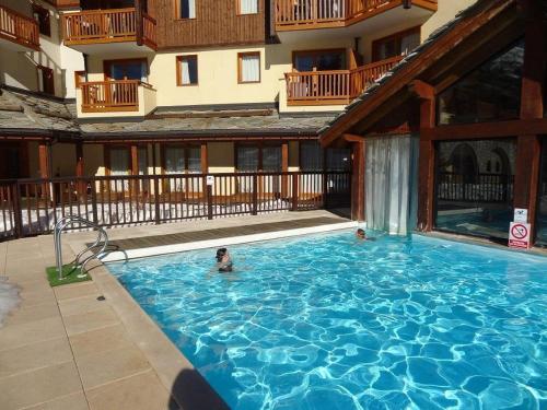 Gallery image of Résidence Les Alpages 4 étoiles - Appartement 4 personnes - Piscine, Hammam, Sauna, Jacuzzi - ValCenis 73480 in Lanslebourg-Mont-Cenis