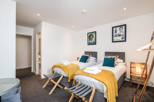 two beds in a room with a table and chairs at Liverpool Waterfront Stay, excellent location , parking available in Liverpool