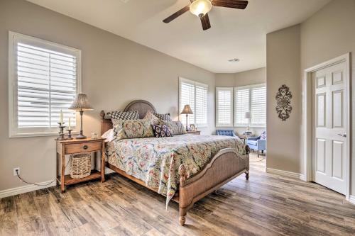 une chambre avec un lit et un ventilateur de plafond dans l'établissement Game Room and Pool Stylish Goodyear Home!, à Liberty