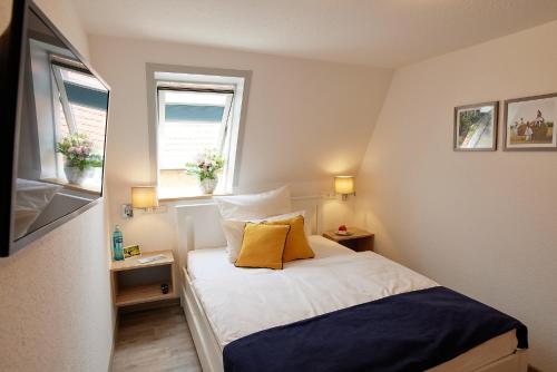 Ένα ή περισσότερα κρεβάτια σε δωμάτιο στο Hotel Landgraf