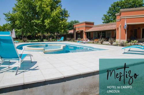 a swimming pool with a lounge chair and a hotel challenger challenger sign at Mestizo Hotel in Lincoln