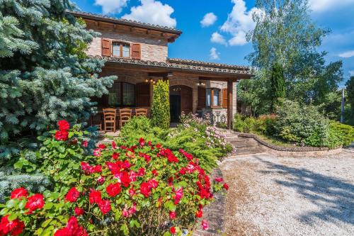 a house with flowers in front of it at Villa Durante in Cagli