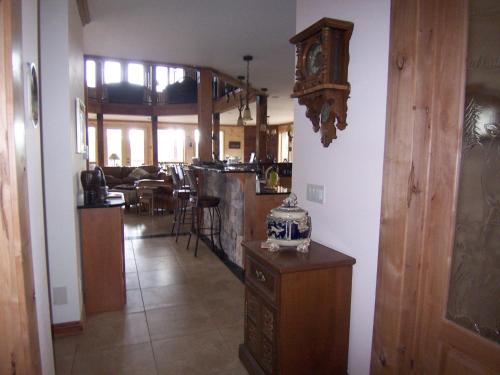 a room with a kitchen and a living room at Elktrace Bed and Breakfast in Pagosa Springs